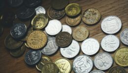 Bilon rozsypany na stole