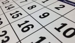 Kartka z kalendarza z polami dla poszczególnych dni miesiąca